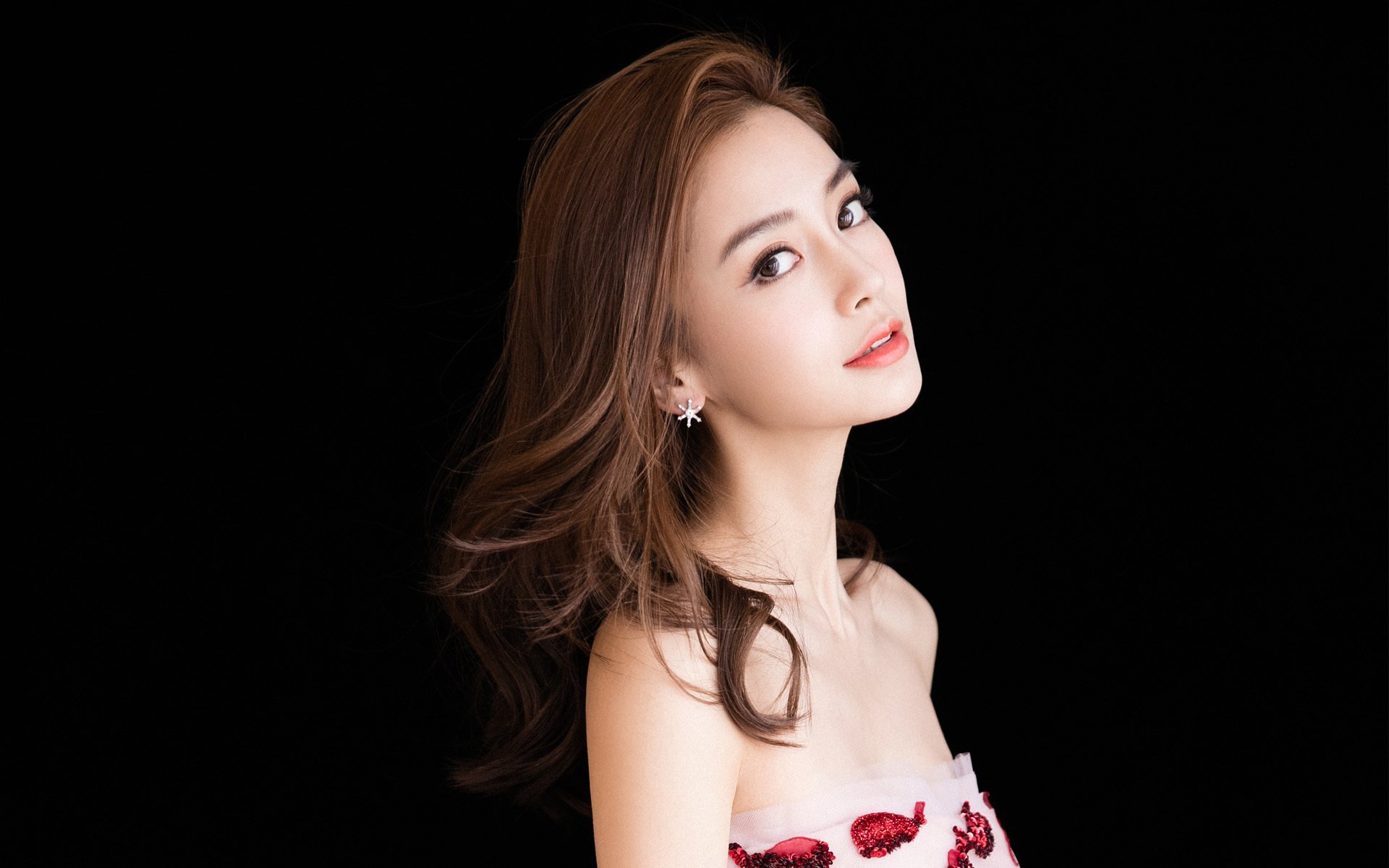 《Dota 2国际赛,传奇战队再度问鼎巅峰》,dota传奇比赛